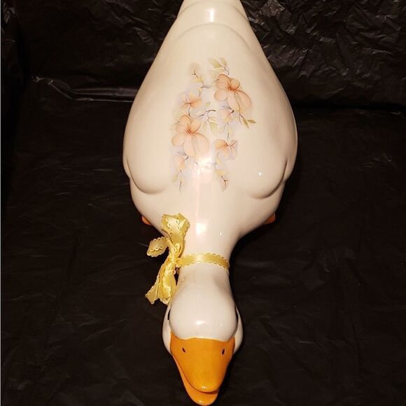 Vintage Pair of Large Porcelain Ducks w/Floral Design - Picture 8 of 11